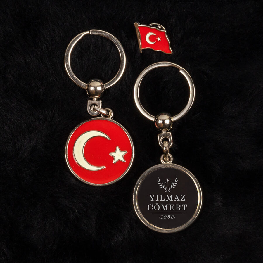 Hediyesec - İsim ve Tarihli Türk Bayraklı Anahtarlık ve Rozet